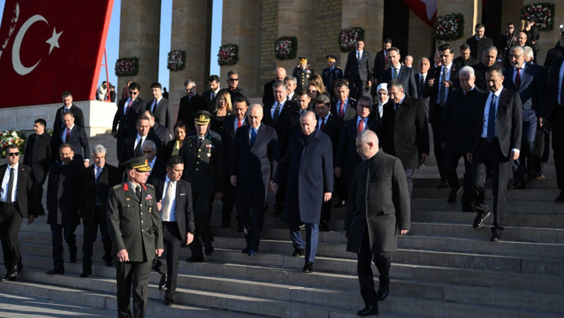 Erdoğan Ata'nın huzurunda: Cumhuriyet'e tutkuyla sahip çıkıyoruz - Resim : 1