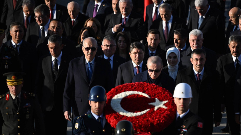 Erdoğan Ata'nın huzurunda: Cumhuriyet'e tutkuyla sahip çıkıyoruz - Resim : 2