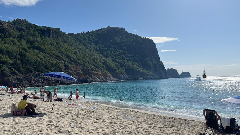 Hava 20, deniz 23 derece: Alanya’da plajlar doldu - Resim : 3
