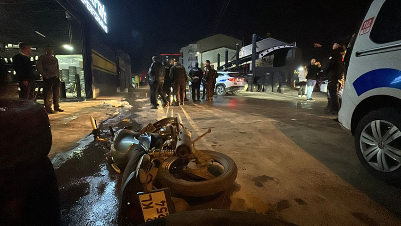 Dur ihtarına uymayan motosiklet polis aracına çarptı: 2 yaralı - Resim : 1