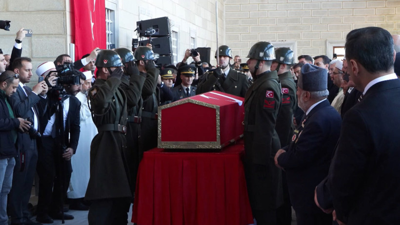 Gözyaşlarıyla uğurlandı: Şehit Yarbay Korkmaz toprağa verildi - Resim : 2