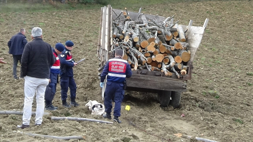 Devrilen traktör can aldı - Resim : 1