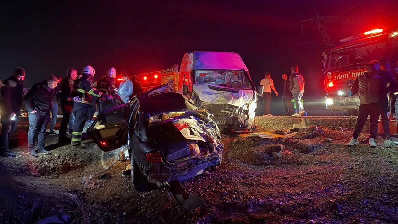 Diyarbakır'da zincirleme kaza: Ölü ve yaralılar var - Resim : 2