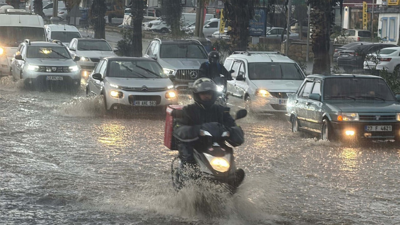 Bodrum'da yollar göle döndü - Resim : 1