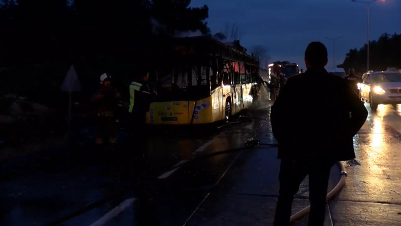 İETT otobüsü alev alev yandı - Resim : 1