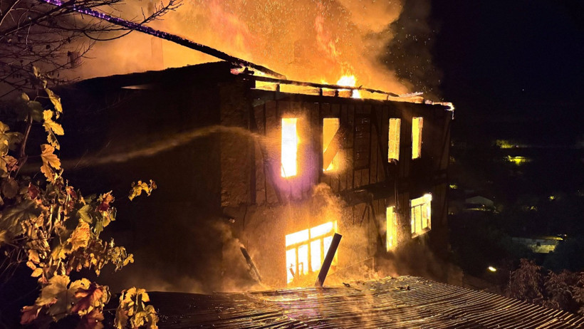 150 yıllık konak az kalsın mezar olacaktı: Son anda kurtuldular - Resim : 1