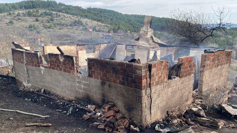 Evi alevler sardı, 92 yaşındaki adam öldü - Resim : 1