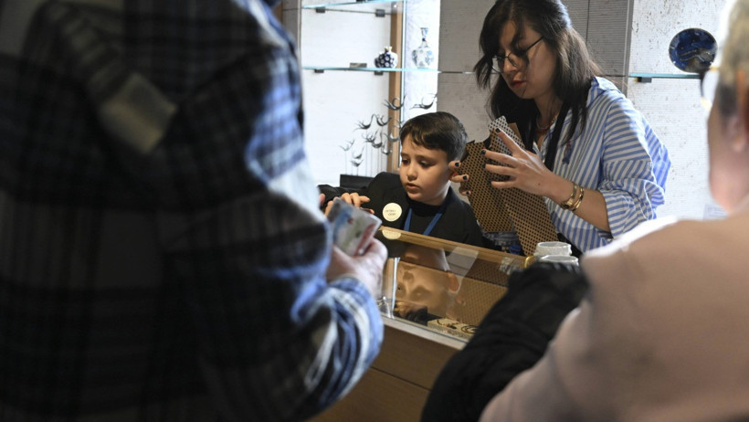 Müzeyi ele geçirdiler - Resim : 2