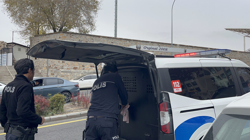 Bıçaklanan koca, eşini adliye önüne pompalı tüfekle beklerken yakalandı - Resim : 2