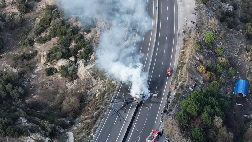Bariyere çarpan tır alev aldı - Resim : 1
