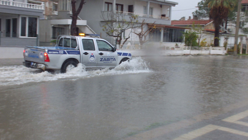 Balıkesir'de evleri su bastı - Resim : 1