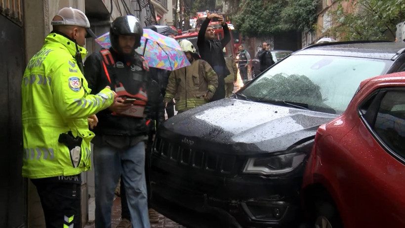 Beyoğlu’nda çöp kamyonu dehşeti: 5 aracı biçip duvara çarptı - Resim : 1