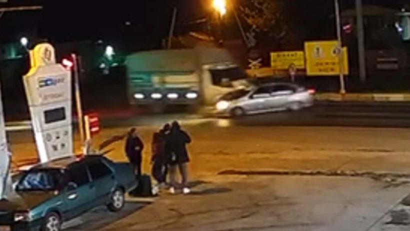 Aydın’da otomobil ile kamyonet çarpıştı: 1 kişi öldü, 2 yaralı - Resim : 1