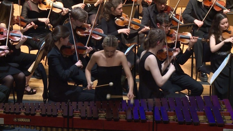 Türk sanatçı dünyaya açıldı, adına özel zil üretildi - Resim : 2