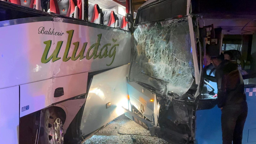 Yolcu otobüsü ile halk otobüsü çarpıştı: 9 yaralı - Resim : 2