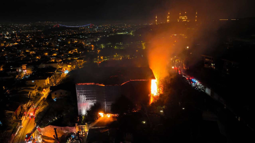 Üsküdar'da ahşap köşkte çıkan yangın söndürüldü - Resim : 2