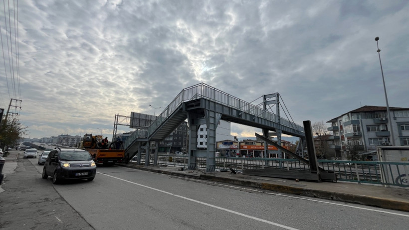 Evin içini gören üst geçit yıkılıyor - Resim : 1