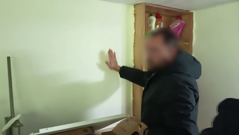 Kendi yaptığı gizli odada saklandı, polisten kaçamadı - Resim : 2
