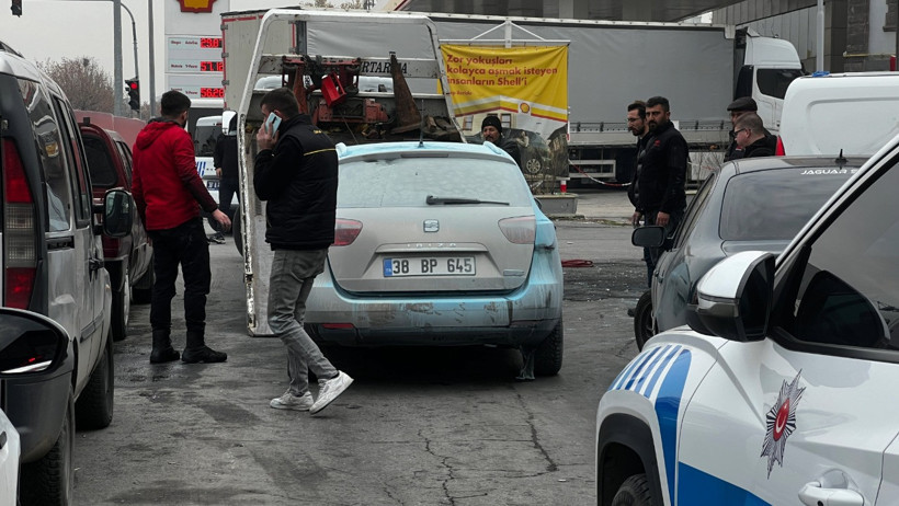 Otomobilin LPG tankı patladı: 3 yaralı - Resim : 1