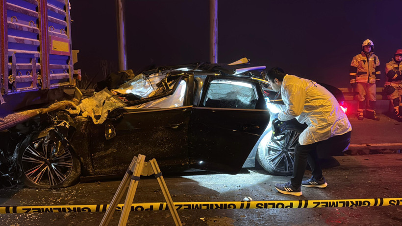 Kütahya'da feci kaza 4 kişi hayatını kaybetti - Resim : 1