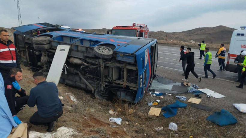 Cezaevi nakil aracı devrildi, 5 kişi yaralandı - Resim : 1