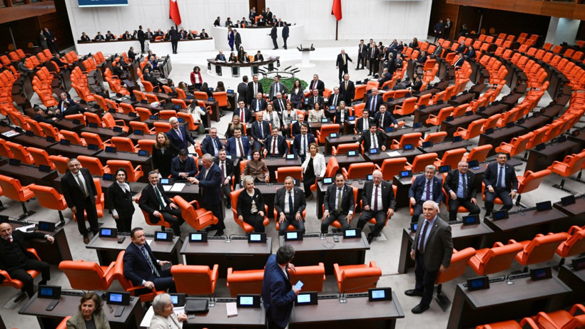 Yoklama krizi: Bakın biz buradayız, AKP milletvekilleri yok - Resim : 2