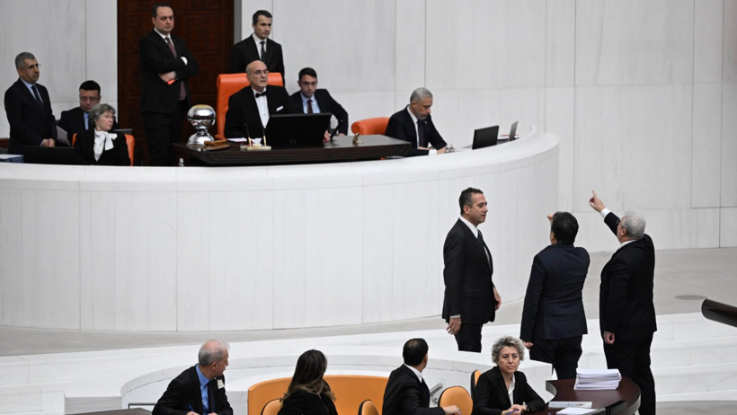 Yoklama krizi: Bakın biz buradayız, AKP milletvekilleri yok - Resim : 1