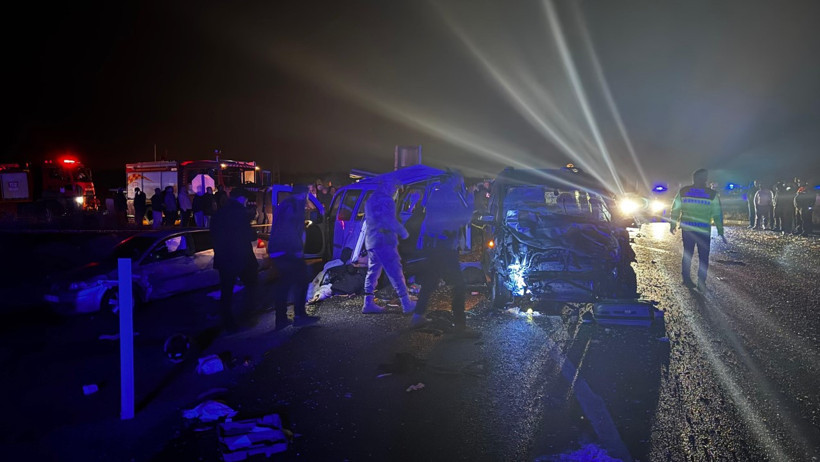 İki kent iki kaza! Yollar kan gölüne döndü: 7 ölü, 5 yaralı - Resim : 1