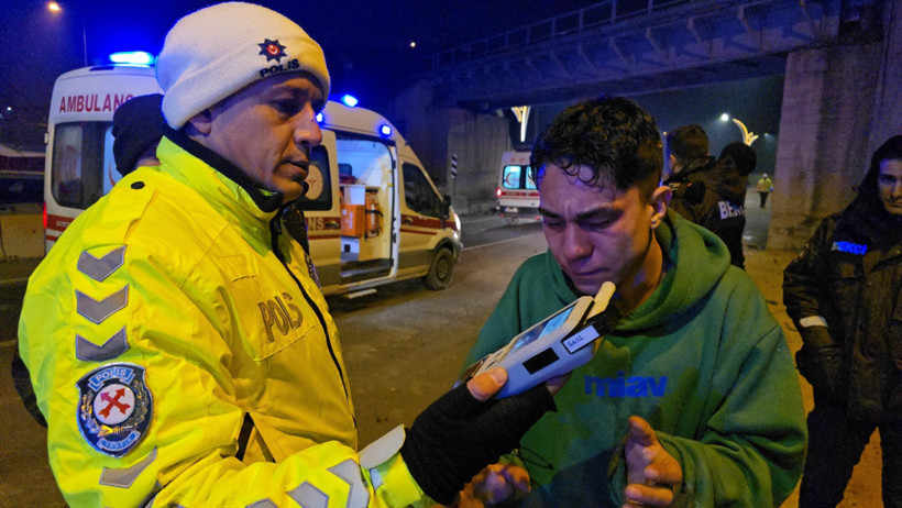 Polisten kaçıyordu: Otomobil tanınmaz hale geldi - Resim : 3