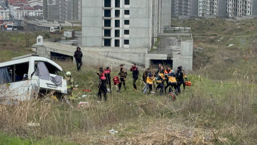 İstanbul'da otobüs şarampole yuvarlandı: 4 ölü, 3’ü ağır 7 yaralı - Resim : 1