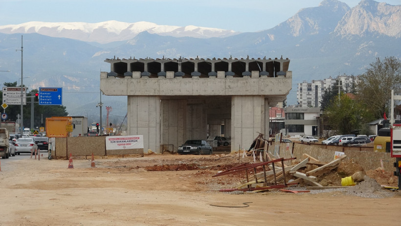 Köprülü kavşak inşaatını durduran pide fırını yıkıldı - Resim : 2