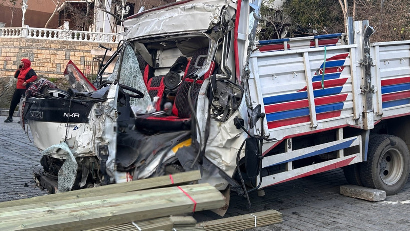 İstanbul'da feci kaza: Kamyon dükkana daldı, 2 ölü - Resim : 3