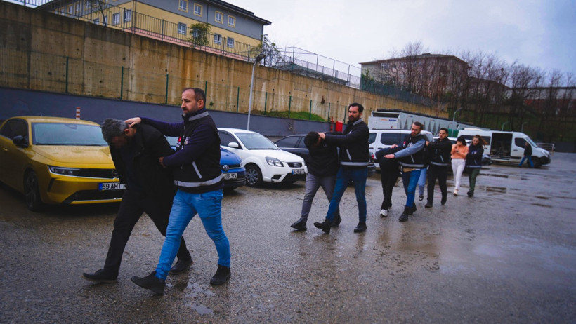 3.5 milyar TL'lik vurgun yapıp lüks villada günlerini gün etmişler - Resim : 1