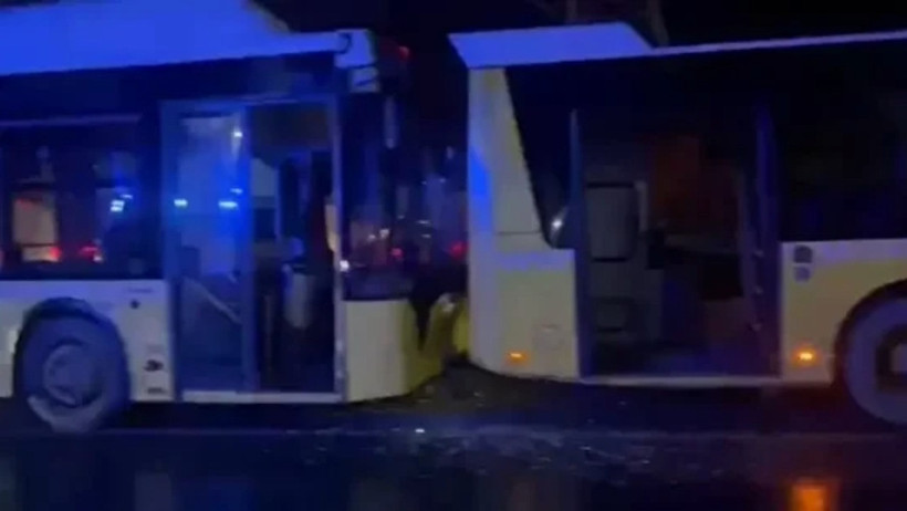 Başakşehir'de 3 İETT otob&uuml;s&uuml; &ccedil;arpıştı: Yaralılar var - Resim : 1