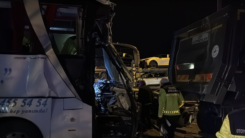 Sakarya’da feci kaza: 1 ölü, 3'ü ağır 27 yaralı - Resim : 2