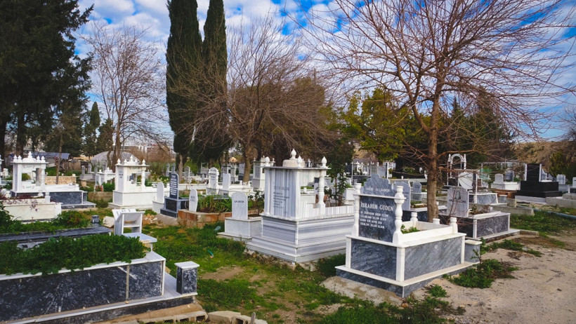 Sınır tanımıyorlar: Şimdi de mezarlıklara dadandılar - Resim : 1