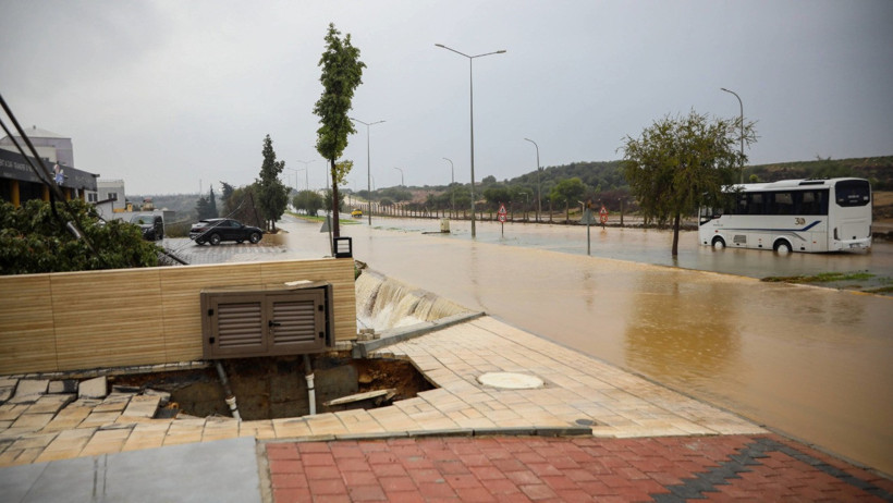 Antalya sele teslim: Hayat fel&ccedil; oldu - Resim : 2