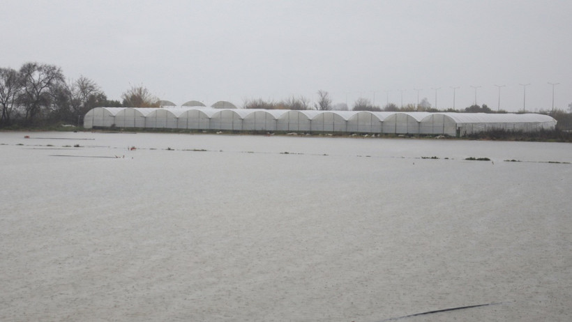 Antalya sele teslim: Hayat fel&ccedil; oldu - Resim : 3