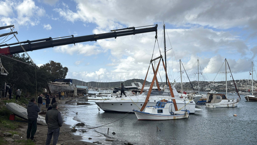 Tekne yıkımında Türk bayrağı çıktı, çalışmalar durduruldu - Resim : 1