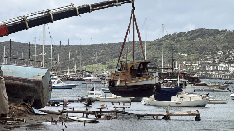 Tekne yıkımında Türk bayrağı çıktı, çalışmalar durduruldu - Resim : 2