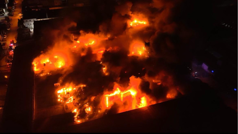 Kimyasal fabrikasında yangın - Resim : 1