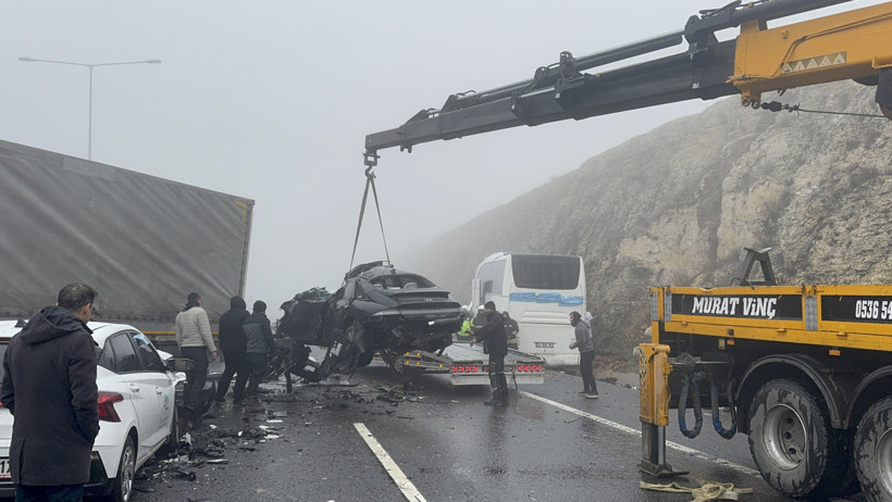 Otoyolda feci kaza: &Ouml;l&uuml; ve yaralılar var - Resim : 3