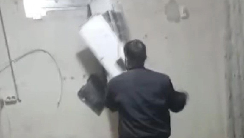 4 çocuk annesinin 'Ölmek istemiyorum' feryadı: Kocası eşyaları parçaladı - Resim : 1