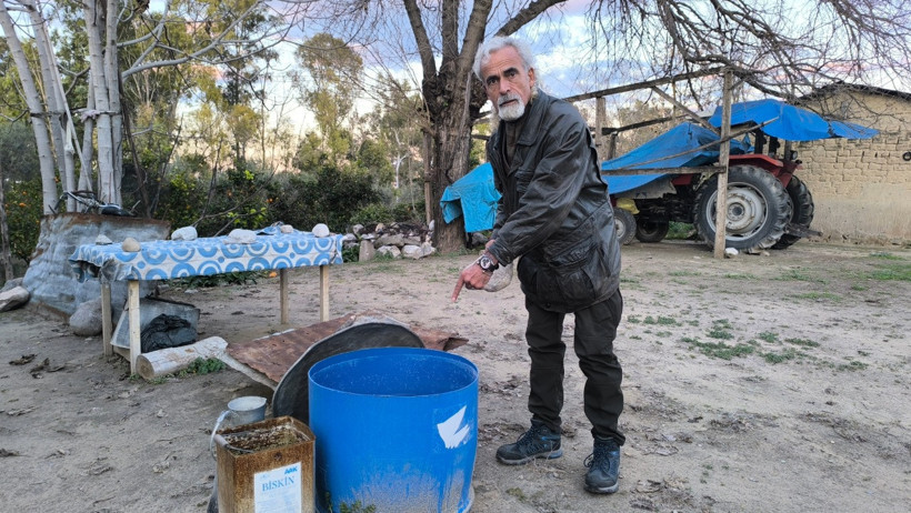Evini yıktılar, bırakıp gittiler: Suyu bile g&uuml;neşte ısıtıyor - Resim : 2