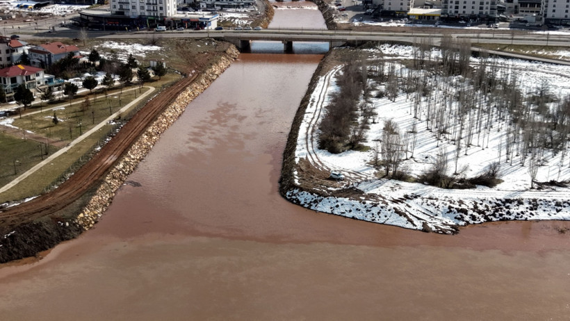 Kızılırmak'ın rengi değişti - Resim : 2