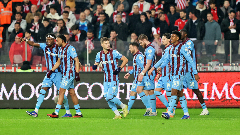 Trabzonspor derbiyi Onuachu-Muçi iş birliği ile çözdü: 0-3 - Resim : 1