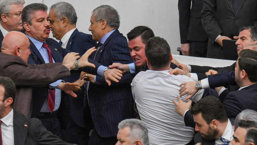 Mahmut Tanal'dan kavga a&ccedil;ıklaması - Resim : 1