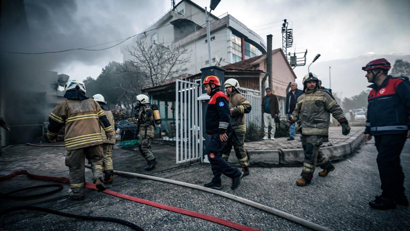 Fabrikada yangın: İtfaiye faciayı &ouml;nledi - Resim : 3