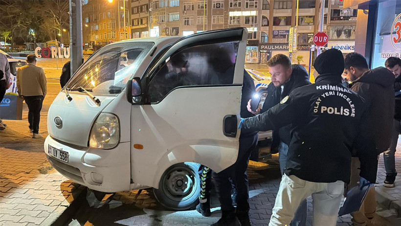 &Ccedil;alıntı kamyonetle bir de pompa &ccedil;aldı - Resim : 1