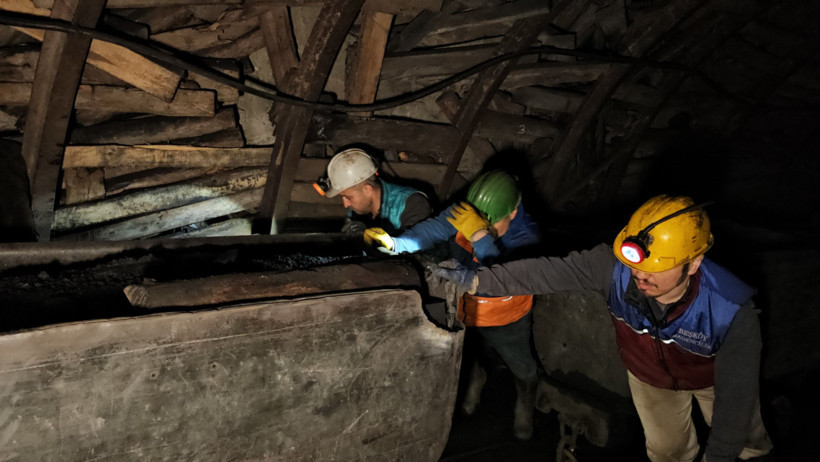 Madenciler ilk sahurunu yerin 120 metre altında yaptı - Resim : 2